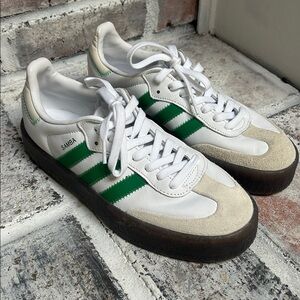 Adidas Samba white with green stripes Men’s 8.5 Women’s 9.5